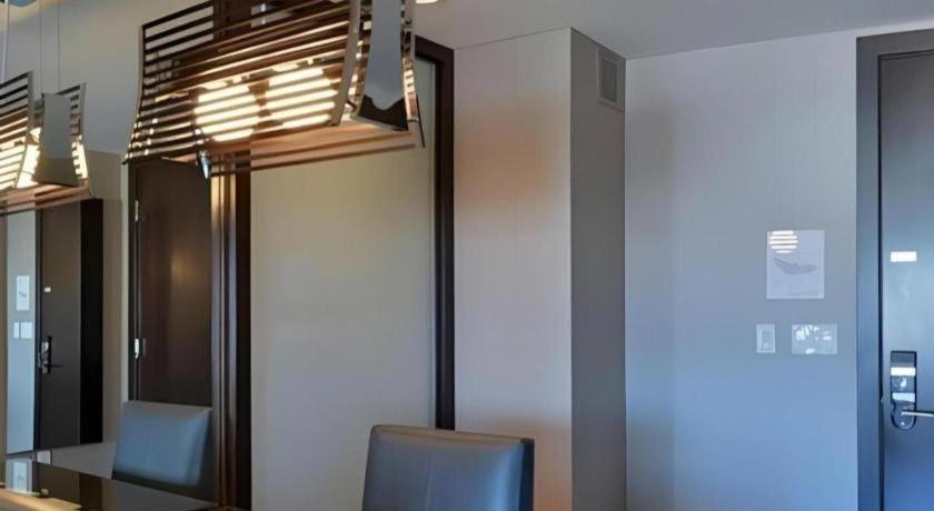 Luxury International By Vdara Hotel